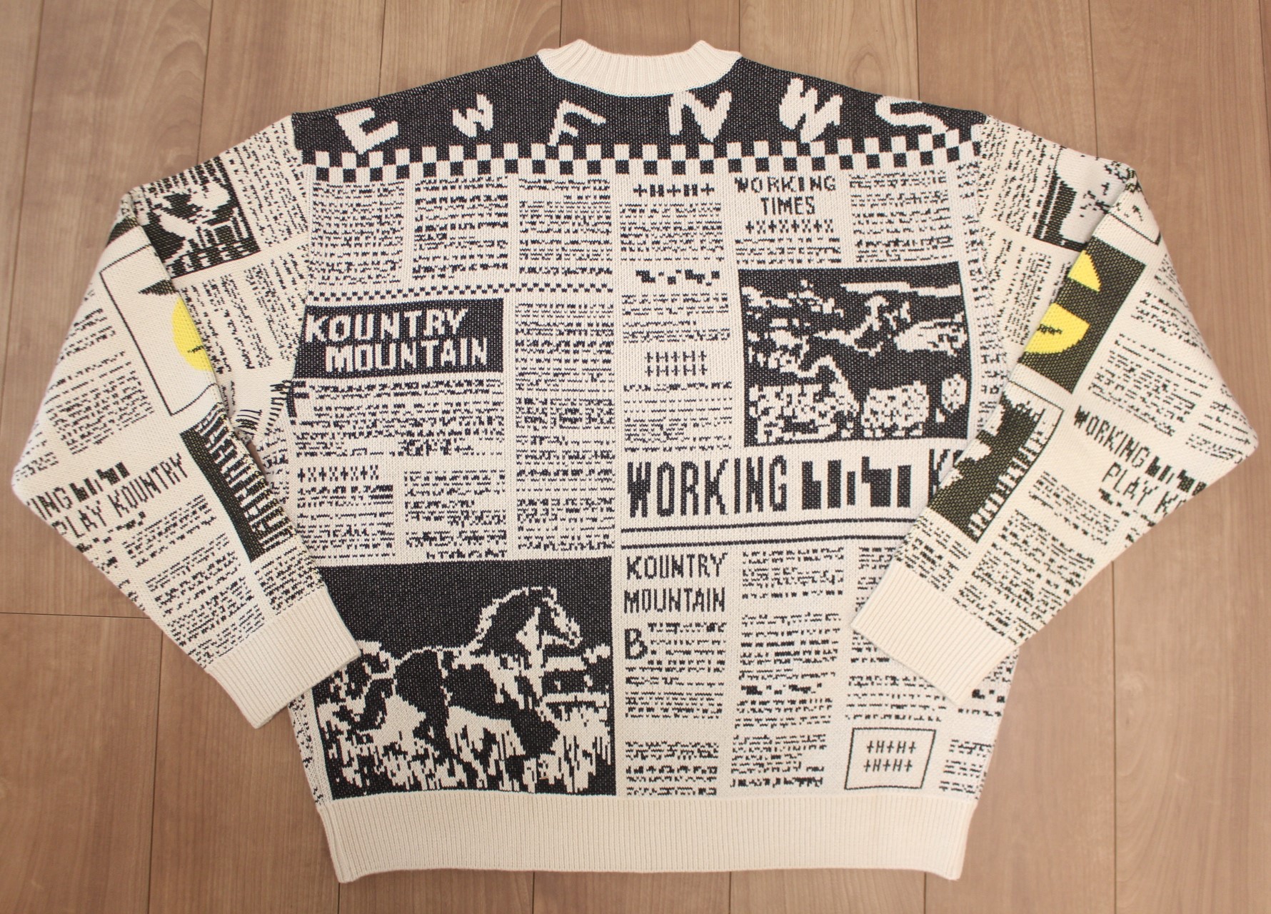 KAPITAL 8G Knit NEWSPAPER Pattern Crew Sweater (KOUNTRY NEWS 